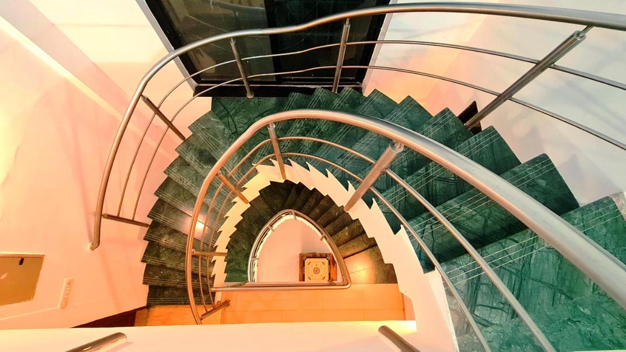 Lifespace- Spacious Hostel In A Luxurious Villa Pune Exteriör bild