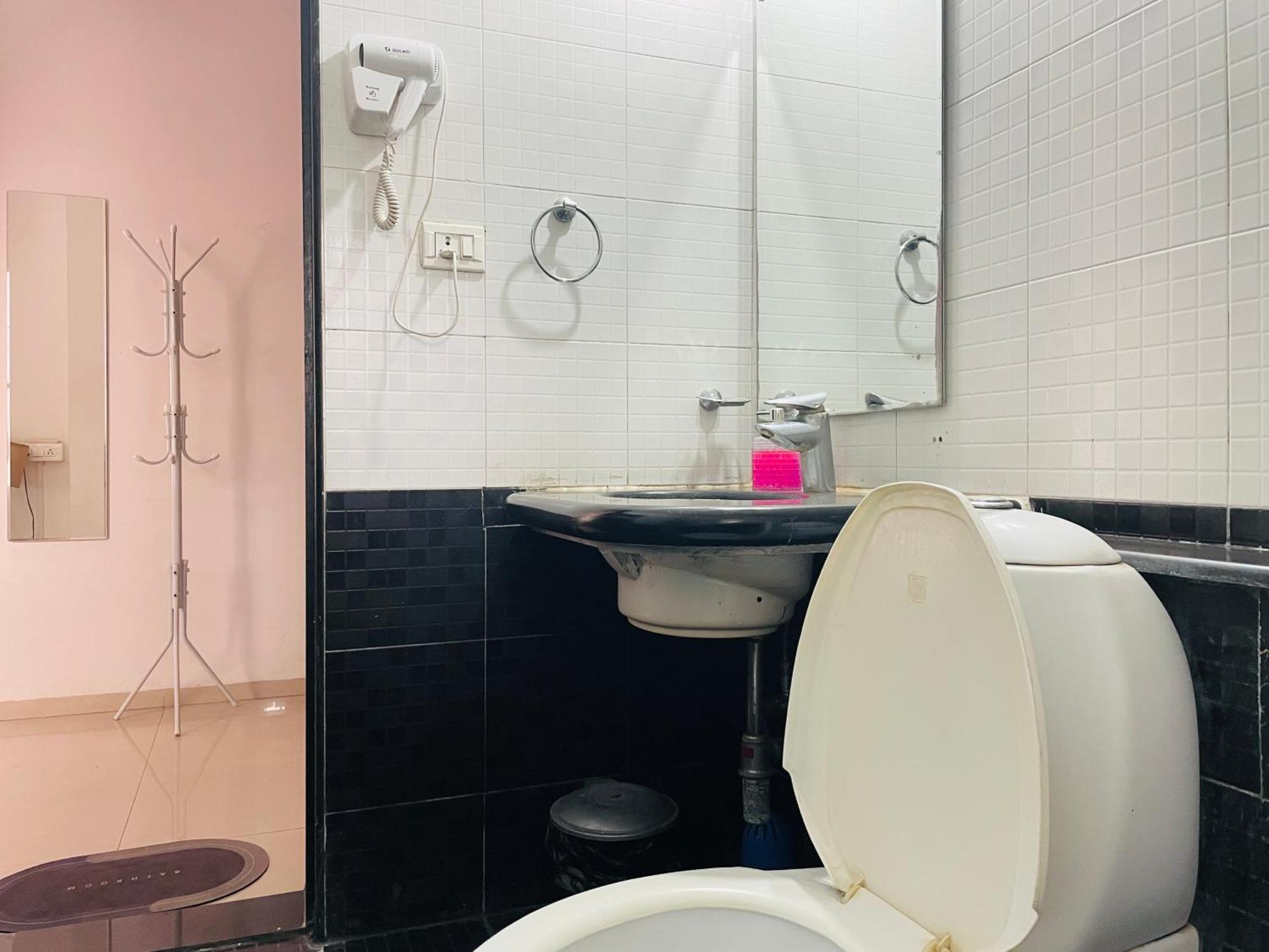 Lifespace- Spacious Hostel In A Luxurious Villa Pune Exteriör bild